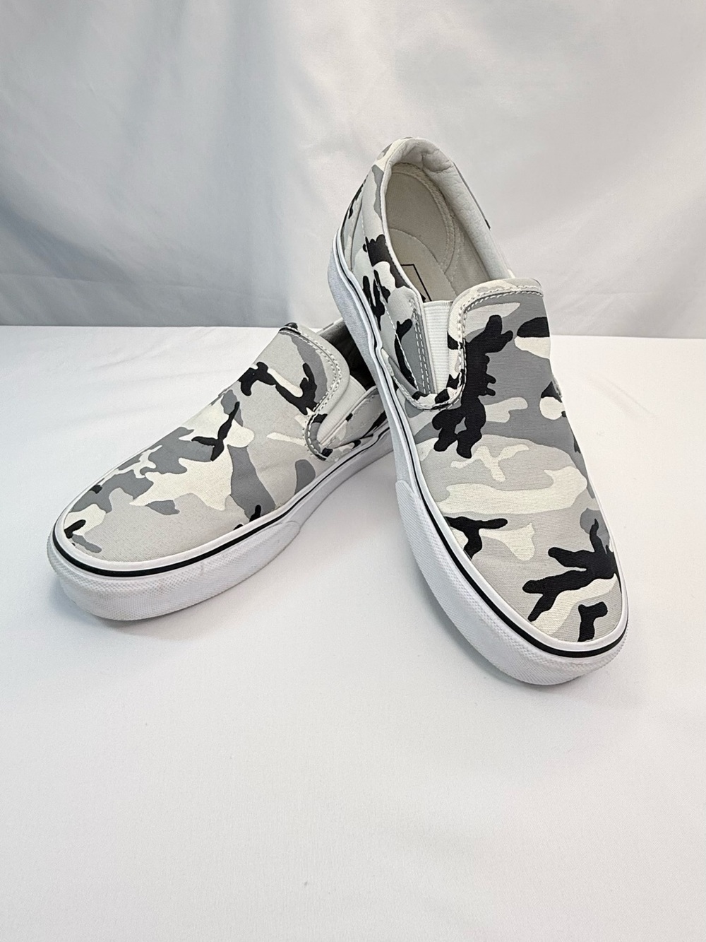 Vans Men’s 7.5/Women’s 9 White, Gray & Black Camo Slip-On Shoes EUC